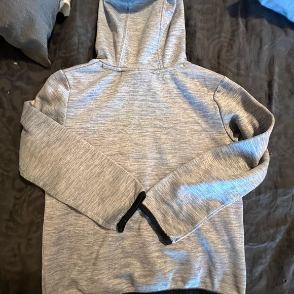 Under Armour ColdGear Youth Gray Hoodie – Size Medium - Picture 2 of 3